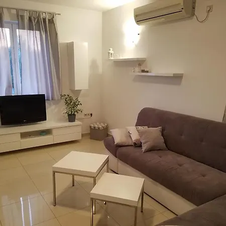 Apartman Lucija *